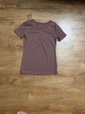Classic Short-Sleeve Henley Tee in Mauve